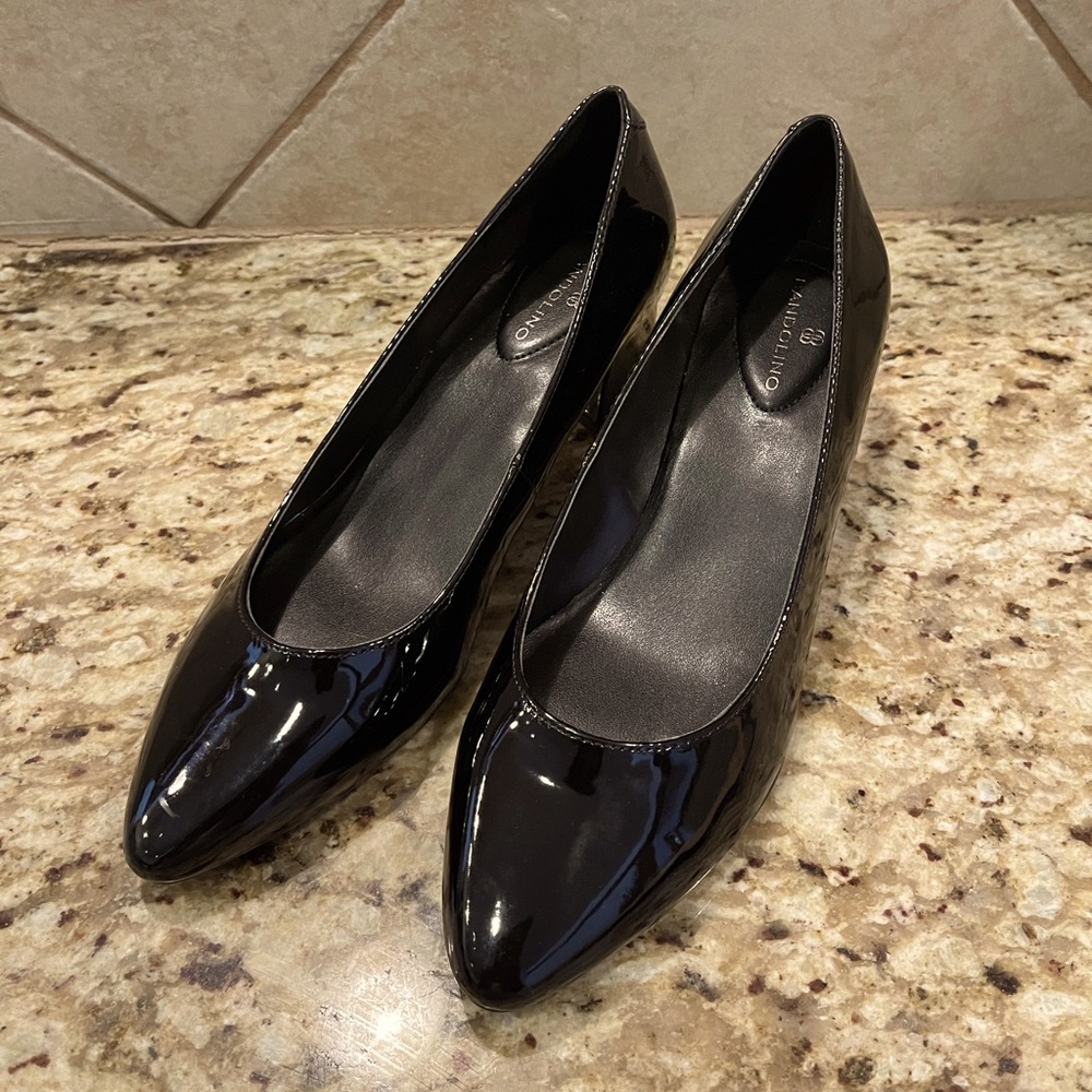 NIB Bandolino black heels